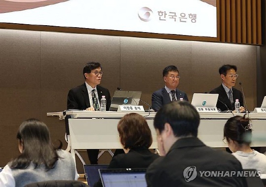 이창용 한국은행 총재가 18일 서울 중구 한국은행 별관에서 열린 '2024년 하반기 물가안정목표 운영상황 점검 설명회'에서 발언하고 있다. 연합뉴스